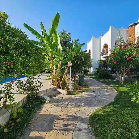 Abay Derbent With A Pool Near Marina And The Villa Turgutreis