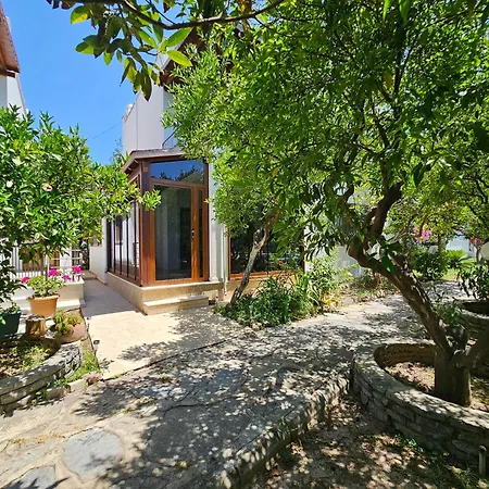 Abay Derbent With A Pool Near Marina And The Villa *