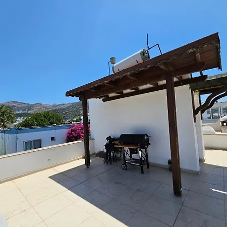 Abay Derbent With A Pool Near Marina And The Тургутрейс