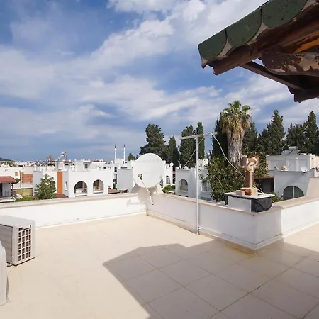 Abay Derbent With A Pool Near Marina And The Вилла Тургутрейс