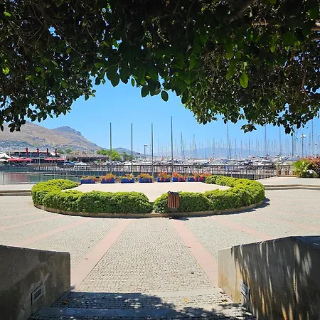 Abay Derbent With A Pool Near Marina And The Вилла *